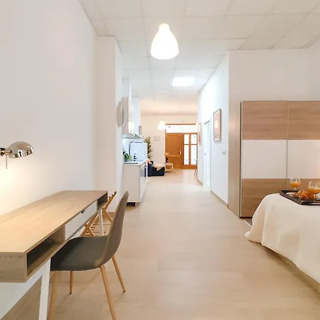 Loft Con Terraza Junto A Torres De Quart Lägenhet