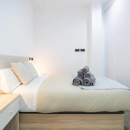 Flats-elegante, Junto Al Roig Arena *