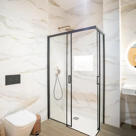 Flats-moderno, Junto Al Roig Arena