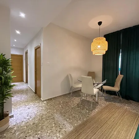 Valencia, Netflix, 4 Mins Walk To The