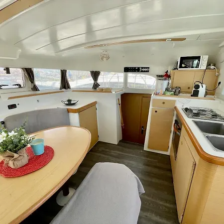 Barco Sobre El Mar 船上ホテル