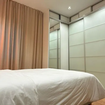 Valencia, Netflix, 4 Mins Walk To The Homestay *