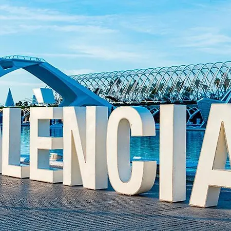 Homestay Valencia, Netflix, 4 Mins Walk To The *