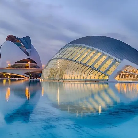 Homestay Valencia, Netflix, 4 Mins Walk To The