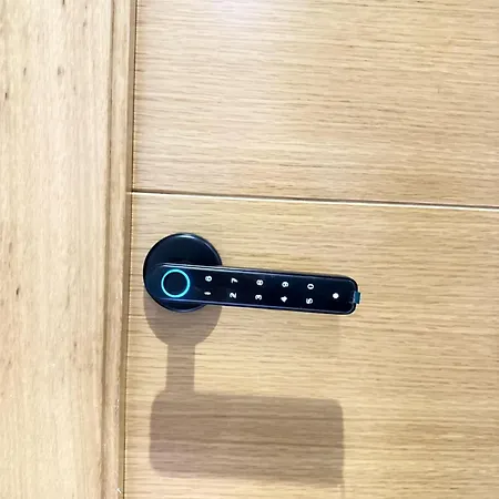 Valencia, Netflix, 4 Mins Walk To The