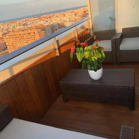 Luxury 6 People Gym Pool Great Location Apartment