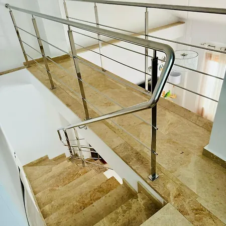 Abat 3 Cool & Wide Duplex Next To The Cathedral