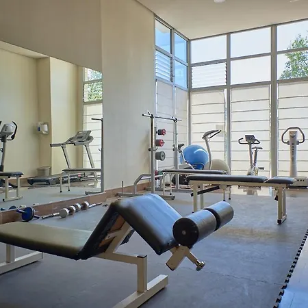 Luxury 6 People Gym Pool Great Location Apartment
