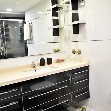 Apartment Luxury 6 People Gym Pool Great Location