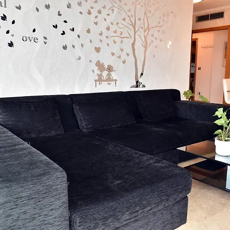Luxury 6 People Gym Pool Great Location *