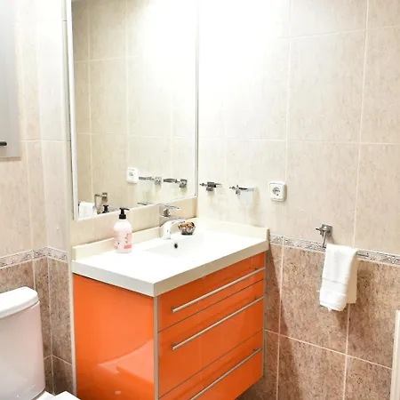 Luxury 6 People Gym Pool Great Location Apartment