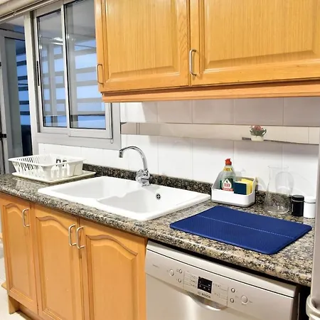 Luxury 6 People Gym Pool Great Location Apartment