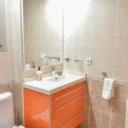 Luxury 6 People Gym Pool Great Location Apartment
