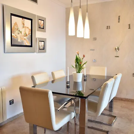 Apartment Luxury 6 People Gym Pool Great Location