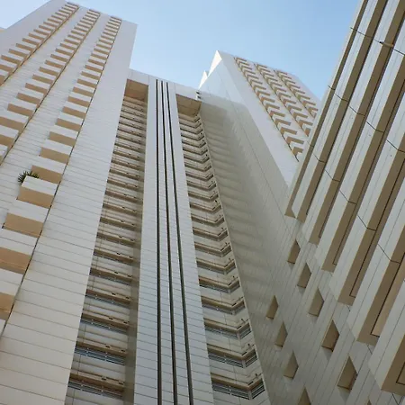 Luxury 6 People Gym Pool Great Location Apartment *