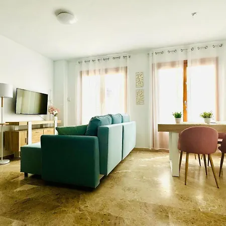 Abat 2 Cool & Wide Flat Next To The Cathedral شقة