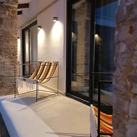 House With Pool In 14 Max-hspdes *