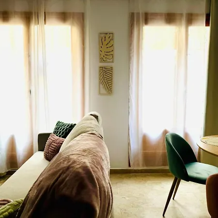 Abat 1 Cool & Wide Flat Next To The Cathedral