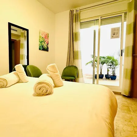 Abat 1 Cool & Wide Flat Next To The Cathedral Apartment
