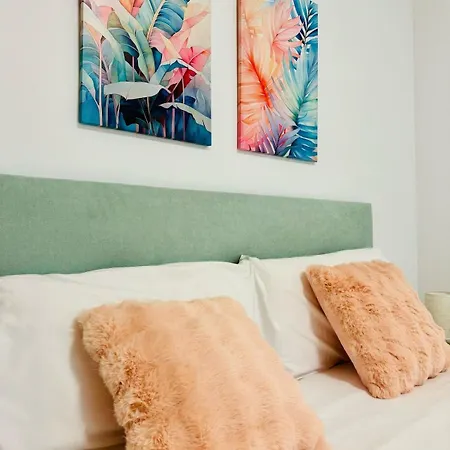 Abat 1 Cool & Wide Flat Next To The Cathedral