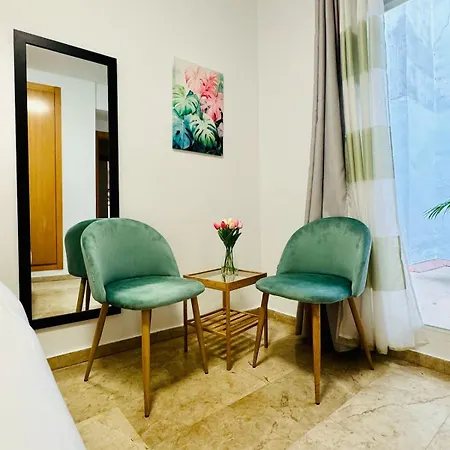 Abat 1 Cool & Wide Flat Next To The Cathedral Apartment *