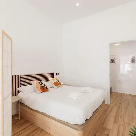 Apartment Stylish With Easy Access To Valencias