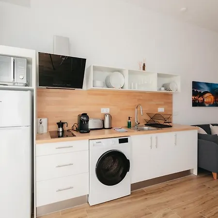 Stylish With Easy Access To Valencias Apartment *