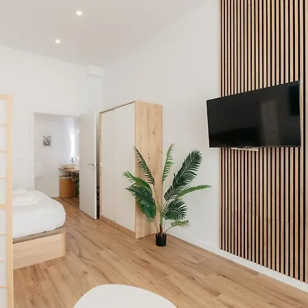 Apartment Stylish With Easy Access To Valencias Valencia