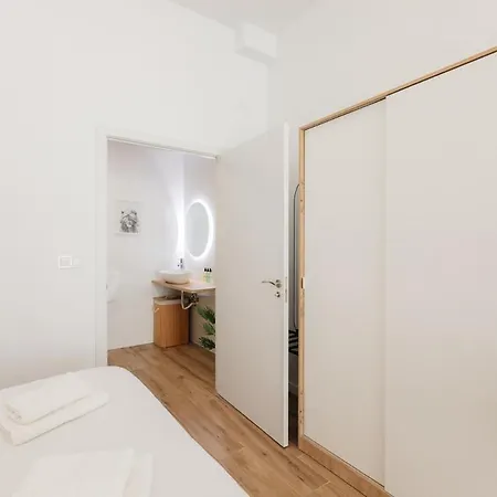 Stylish With Easy Access To Valencias Valencia