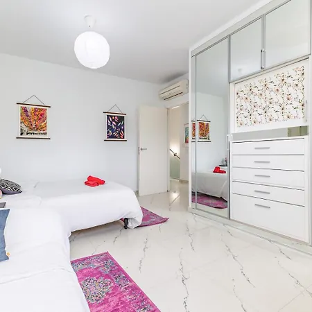 Casa Familiar 9 Pax, Smart Tv, Centro, Playa, Cafe, Ac Holiday home Valencia