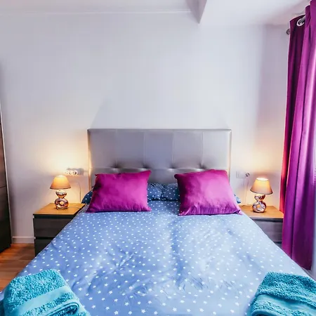 Queen Apt, 2min To Beach, Terrace, 3bd, 6pax *