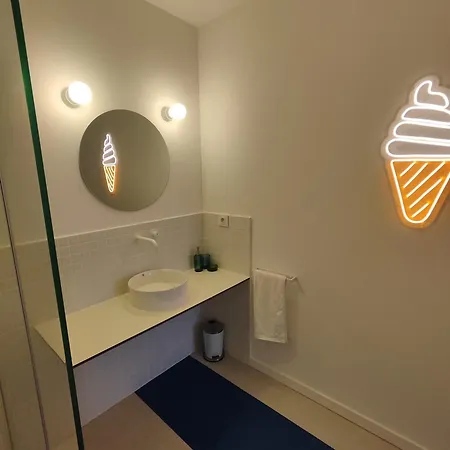 Carisan2 - Fully Equipped, 6 Min To Apartamento