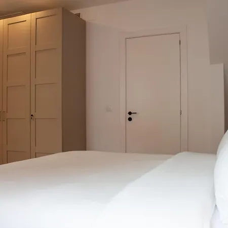 Luxury New 10 Min Walk To The Appartamento