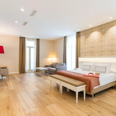 Melia Plaza 4*