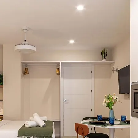 Osito Hub - L'explorador Andres Apartmán Valencie