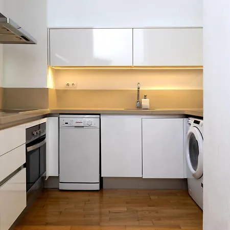 Apartment Modern And In The Market