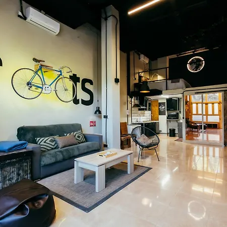 Ruzafa Roots, 12 Min To Centre, Smart Tv, Wine Apartament