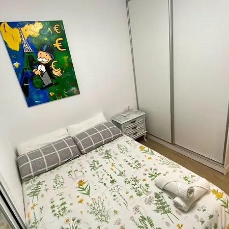 Habitación en casa particular Frente Estacion De Tren Joaquin Sorolla