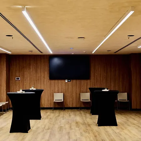Отель Novotel Lavant