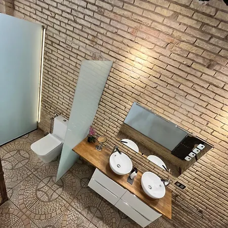 Iy Loft 4 - Open Plan Garage Style - Up To 4 People *