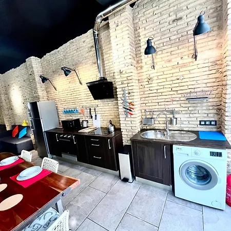 Iy Loft 4 - Open Plan Garage Style - Up To 4 People