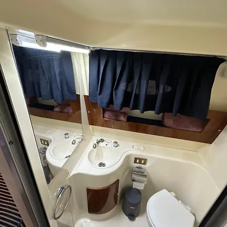 Hotel en barco Barco