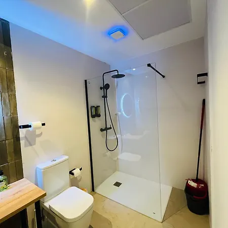 Con Entrada Independiente A Pocos Pasos De La Ciudad De Artes Y Ciencias Y El Oceanografic A Solo 1 Minuto Caminando Del Jardin Del Turia 발렌시아