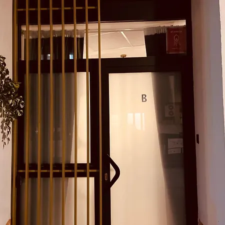 Con Entrada Independiente A Pocos Pasos De La Ciudad De Artes Y Ciencias Y El Oceanografic A Solo 1 Minuto Caminando Del Jardin Del Turia Apartment *