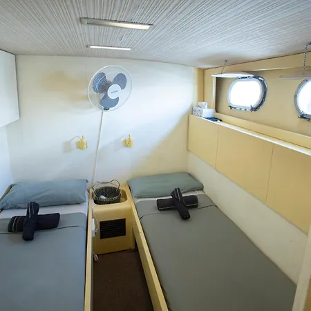 Bateau-hôtel Noche Insolita En Yate De 16m A 2 Minutos De La Playa *
