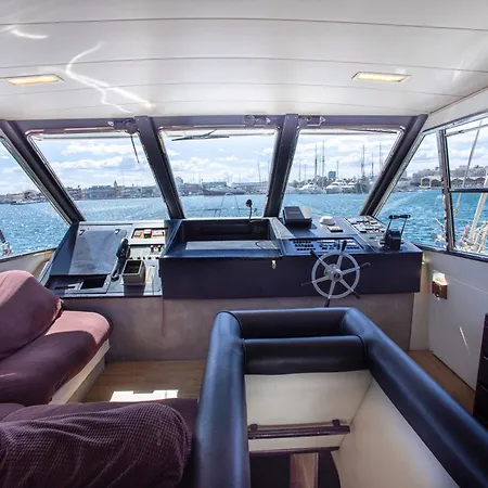 Bateau-hôtel Noche Insolita En Yate De 16m A 2 Minutos De La Playa *