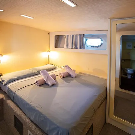 Noche Insolita En Yate De 16m A 2 Minutos De La Playa * Valencie