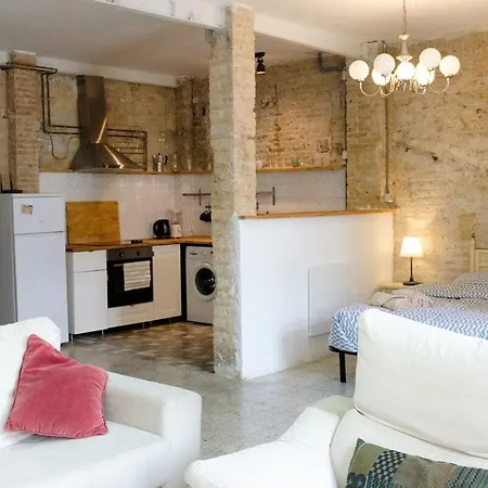 아파트 Cozy Loft Near The *