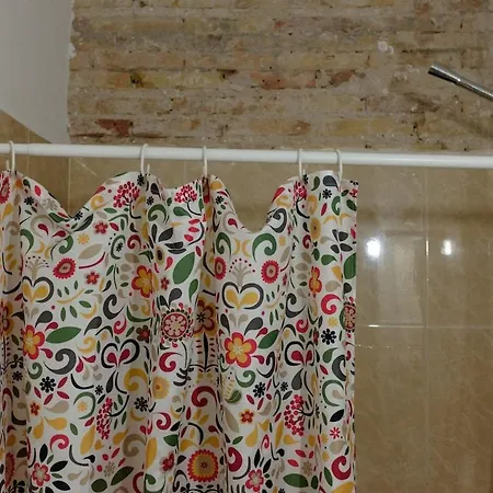דירה Cozy Loft Near The *