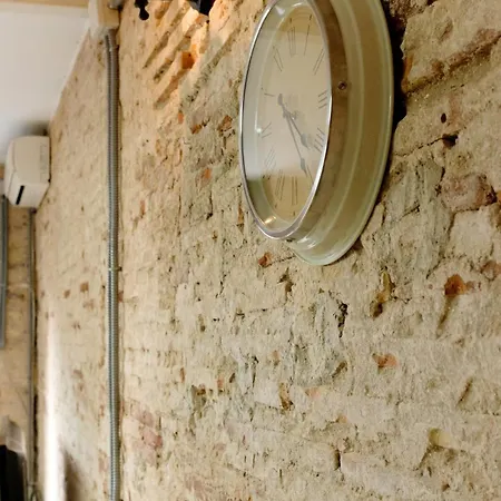 아파트 Cozy Loft Near The